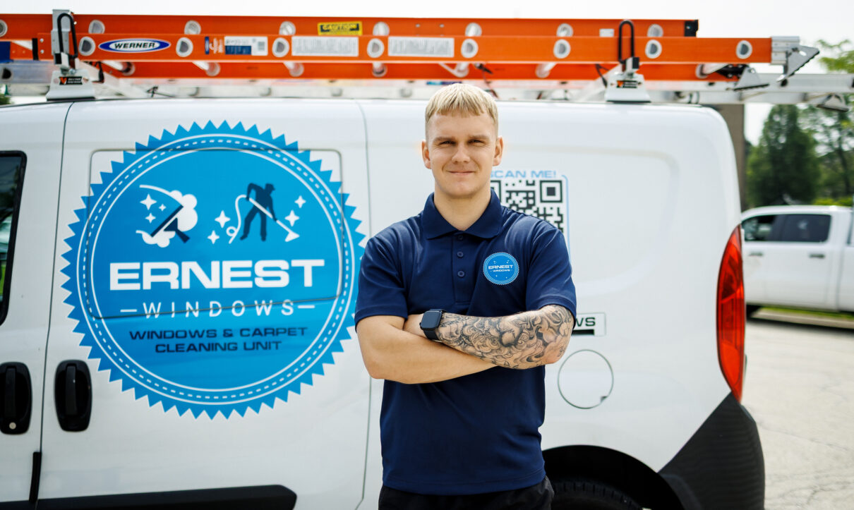 Window cleaning done in Saint Charles by Ernest team