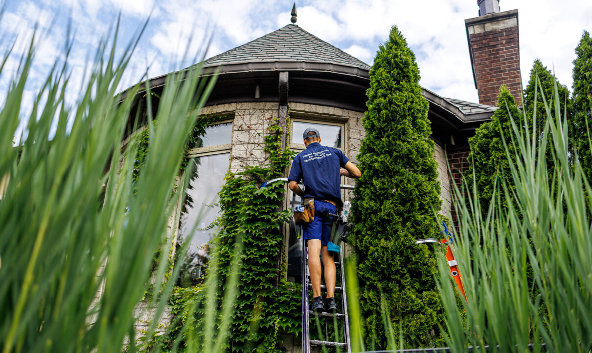 The best rated window cleaning team in Plainfield and surounding suburbs